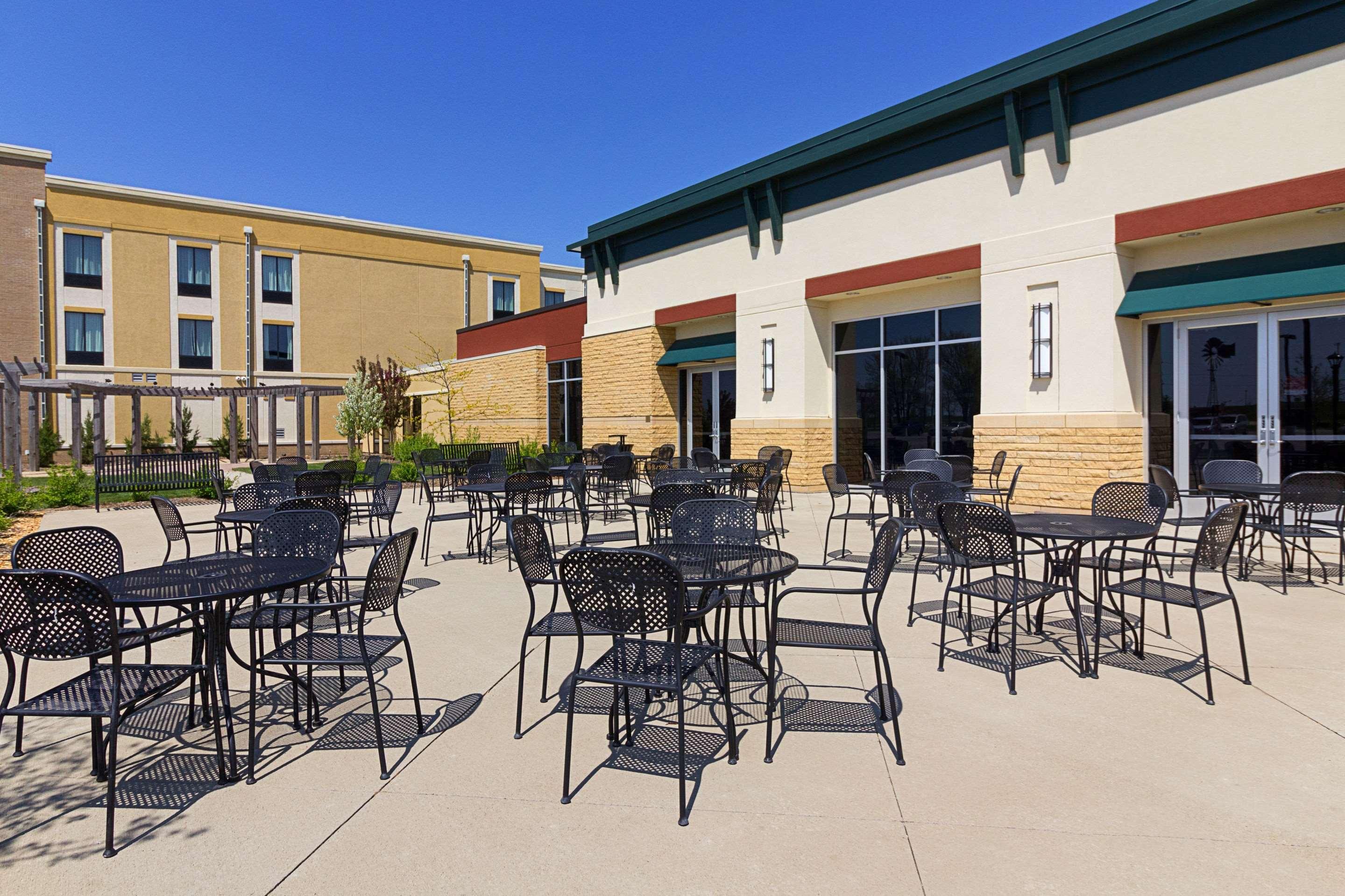 Comfort Suites & Conference Center Worthington Exterior photo